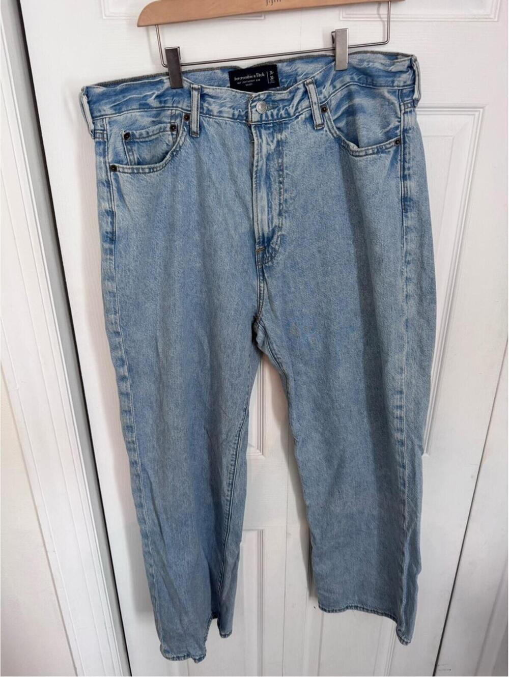 Abercrombie & Fitch Relaxed Light Wash Blue Jeans
